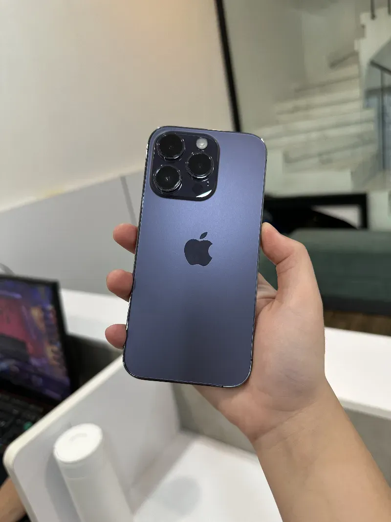 iPhone 14 Pro Max sau khi được thay k&iacute;nh lưng tại Trần Linh Mobile