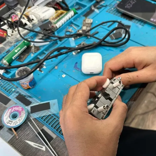 Quy trình thay pin Airpods 2 tại Trần Linh Mobile