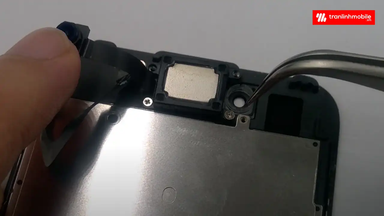Thay loa trong iPhone 7 lấy ngay tại Trần Linh Mobile