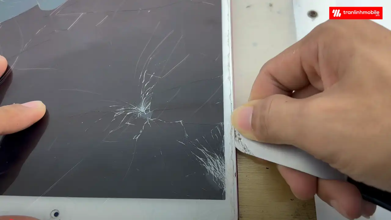 Thay kính cảm ứng iPad Pro 10.5 tại Trần Linh Mobile