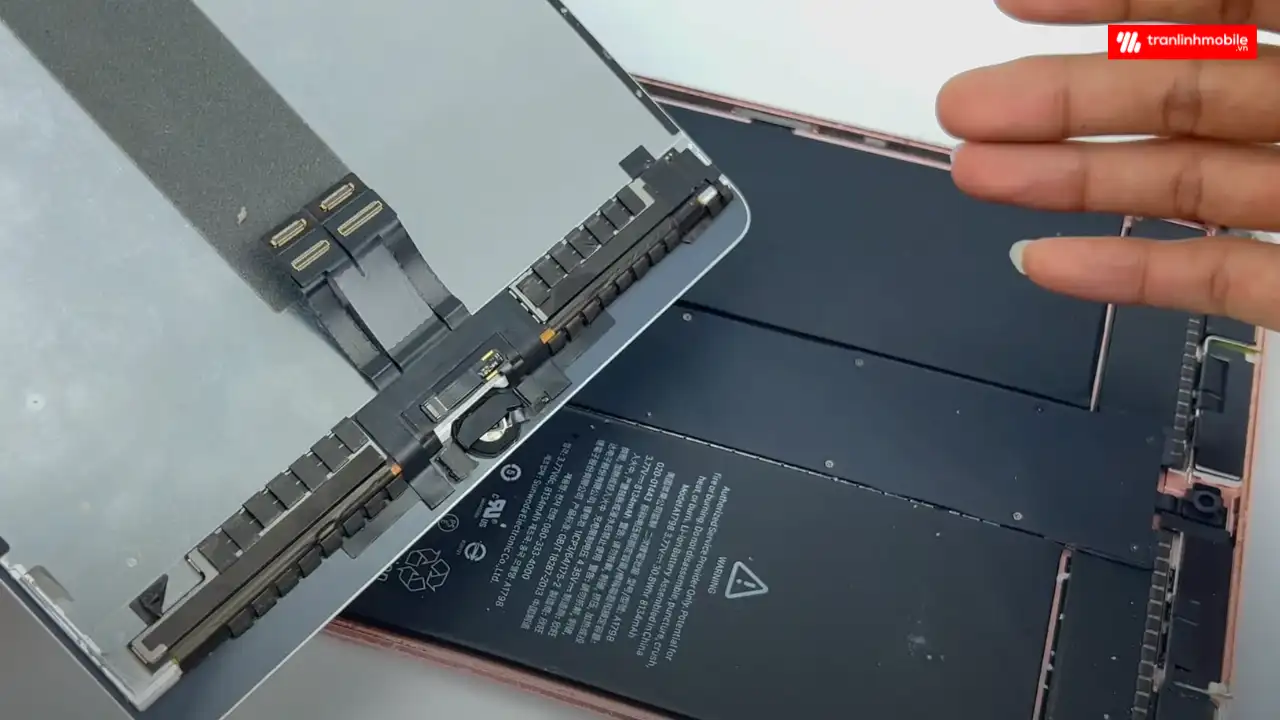 Quy trình thay kính cảm ứng iPad Pro 10.5