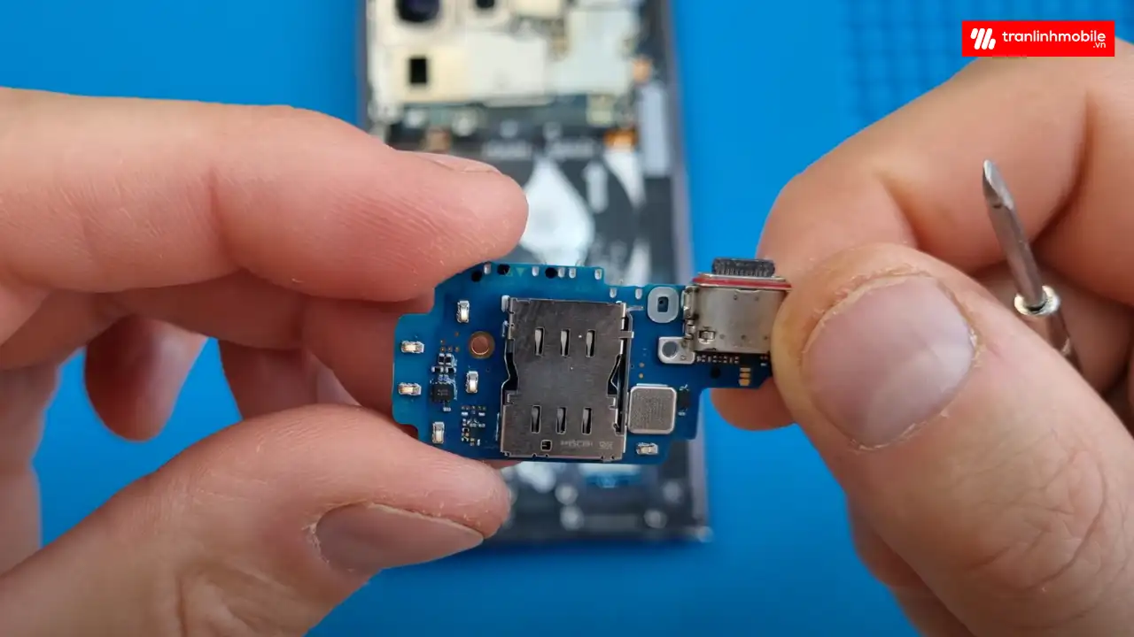 Thay cáp sạc, chân sạc Samsung Galaxy S23 Ultra uy tín lấy ngay tại Hà Nội và Hải Phòng