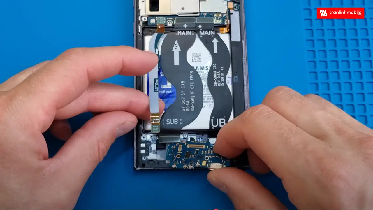 Quy trình thay cáp sạc, chân sạc Samsung Galaxy S23 Ultra tại Trần Linh Mobile