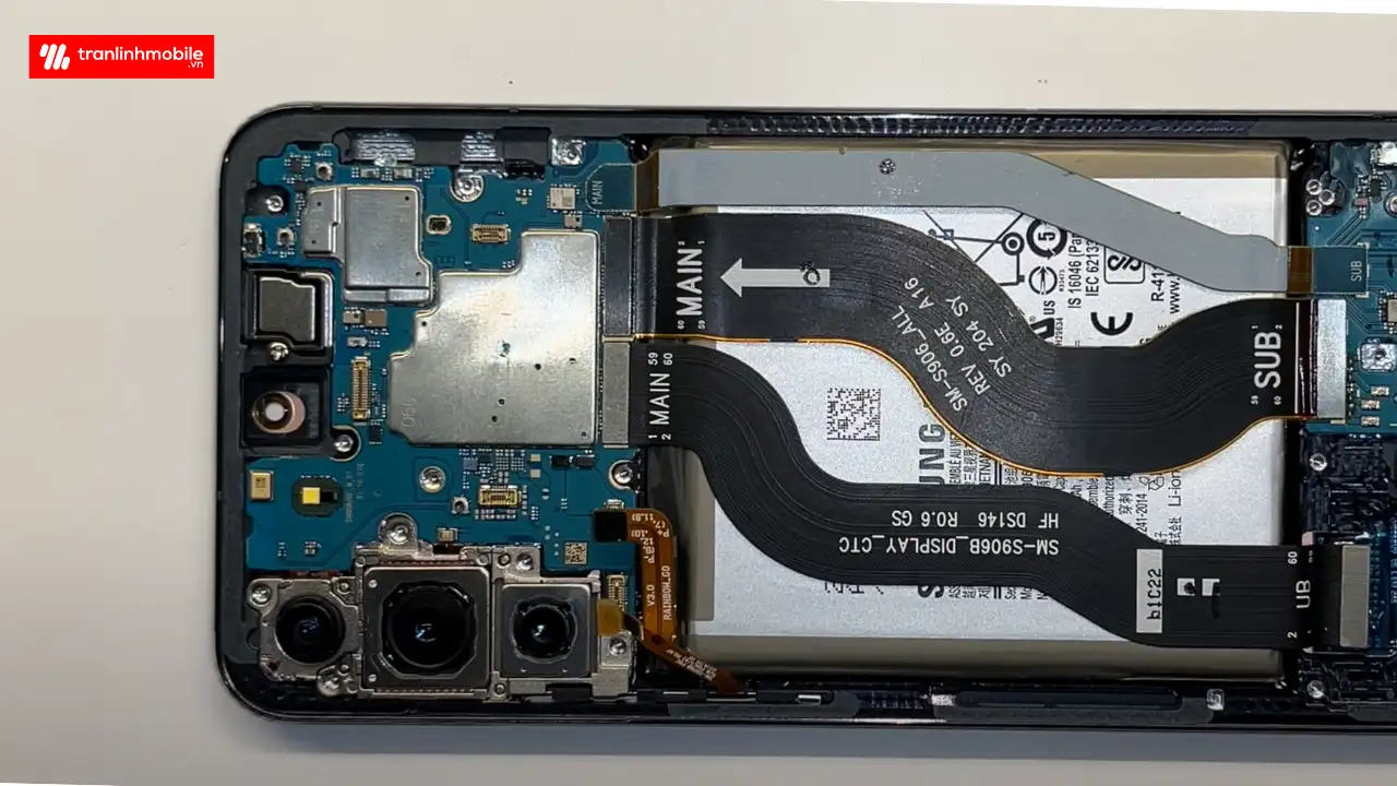 Quy trình thay màn hình Samsung Galaxy S22+ , S22 Plus 5G tại Trần Linh Mobile