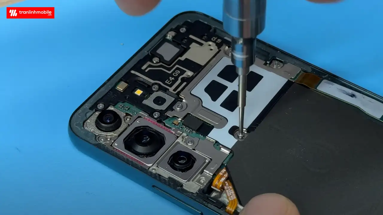 Thay Pin Samsung Galaxy S22+ , S22 Plus 5G chính hãng
