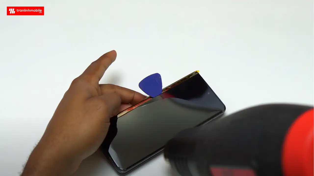 Thay màn hình ngoài Samsung Galaxy Z Fold 3 lấy ngay tại Trần Linh Mobile