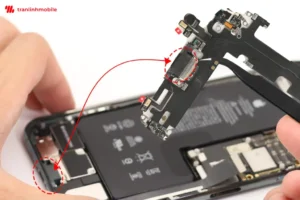 Những quyền lợi khách hàng nhận được khi thay cáp chân sạc iPhone 13 tại Trần Linh Mobile