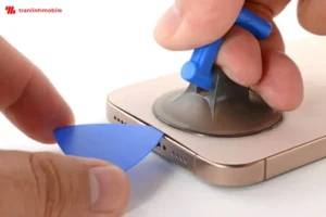 Quy trình thay cáp chân sạc iPhone 16 Pro Max tại Trần Linh Mobile gói gọn sau 30 phút