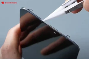 Thay ép mặt kính iPhone 15
