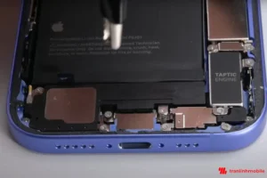 Những quyền lợi mà bạn nhận được khi thay loa ngoài iPhone 16 tại Trần Linh Mobile