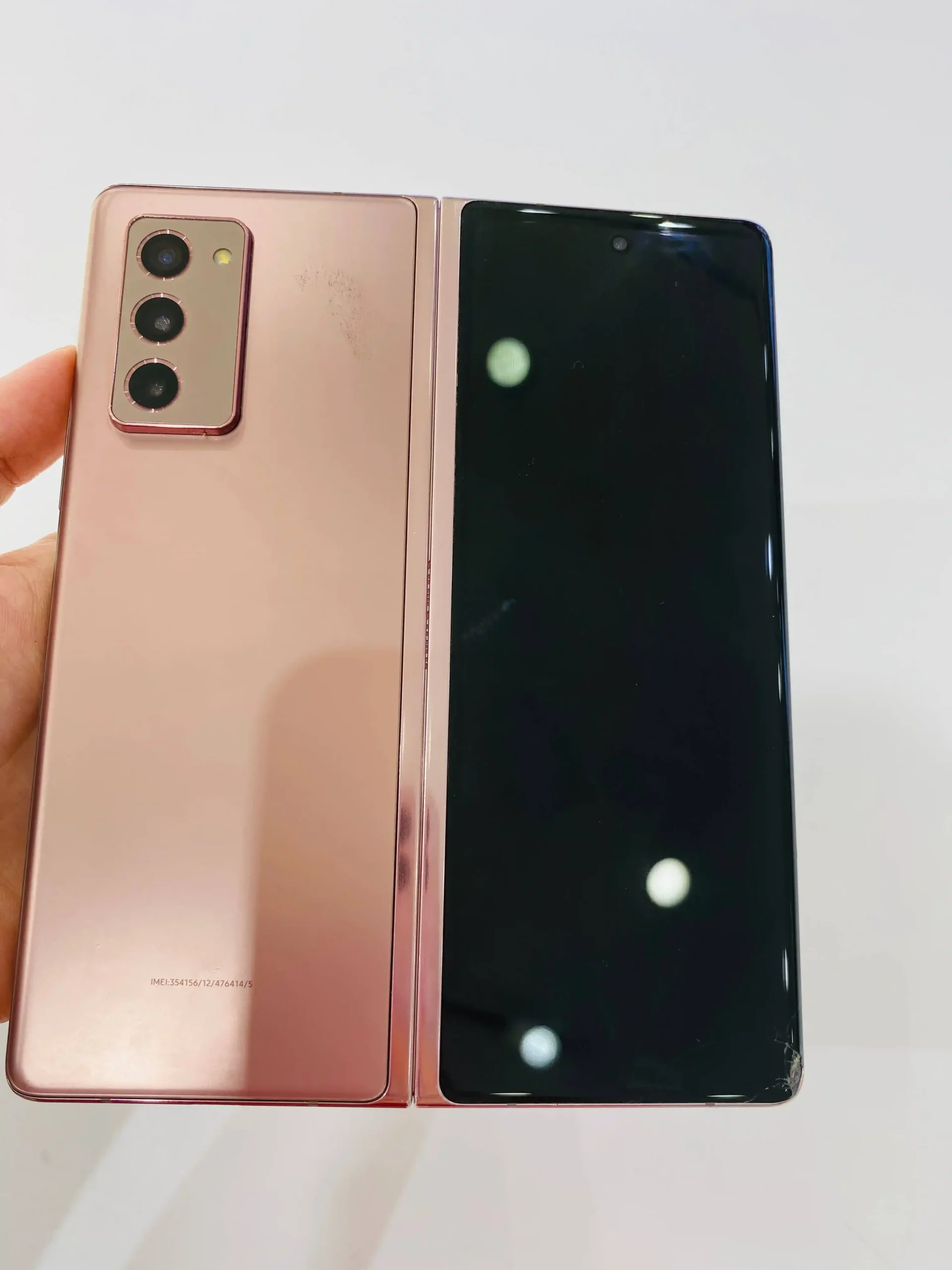Thay ép mặt kính màn hình trong Samsung Galaxy Z Fold 2