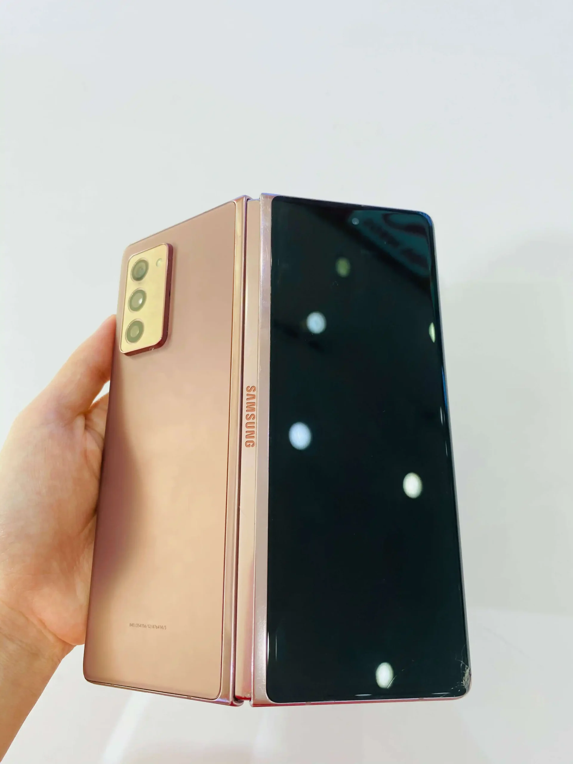 Thay ép mặt kính màn hình trong Samsung Galaxy Z Fold 2