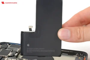 Thay Pin iPhone 15 Pro để khôi phục hiệu suất sử dụng của thiết bị