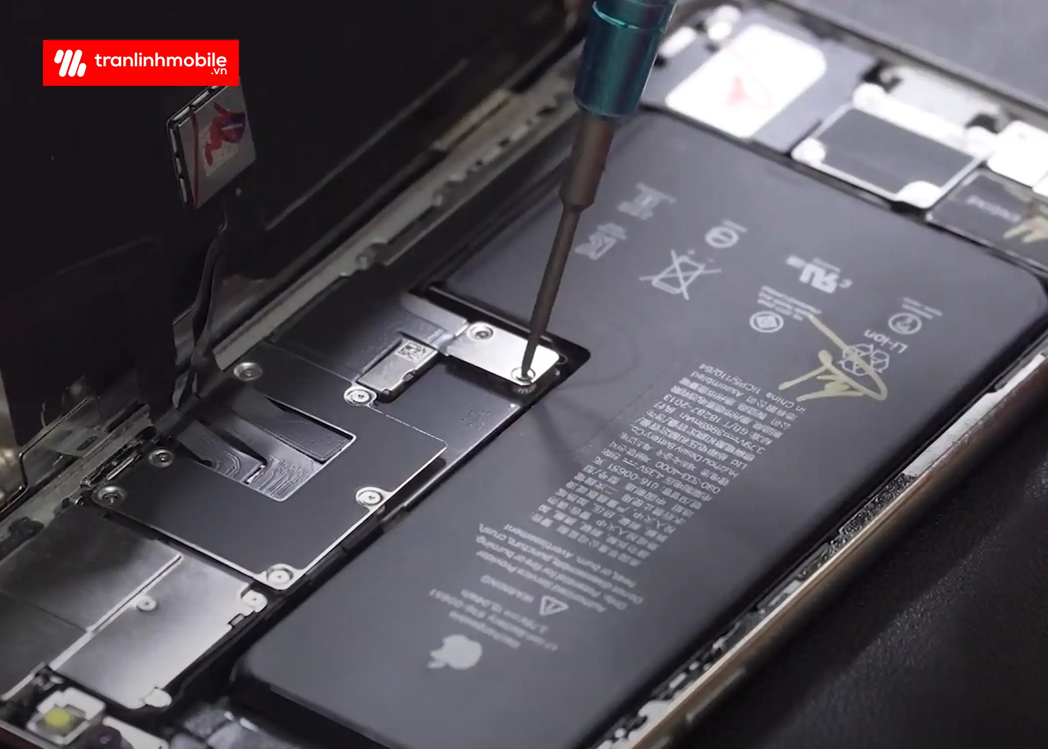 Thay kính cảm ứng iPhone 11 Pro Max chính hãng