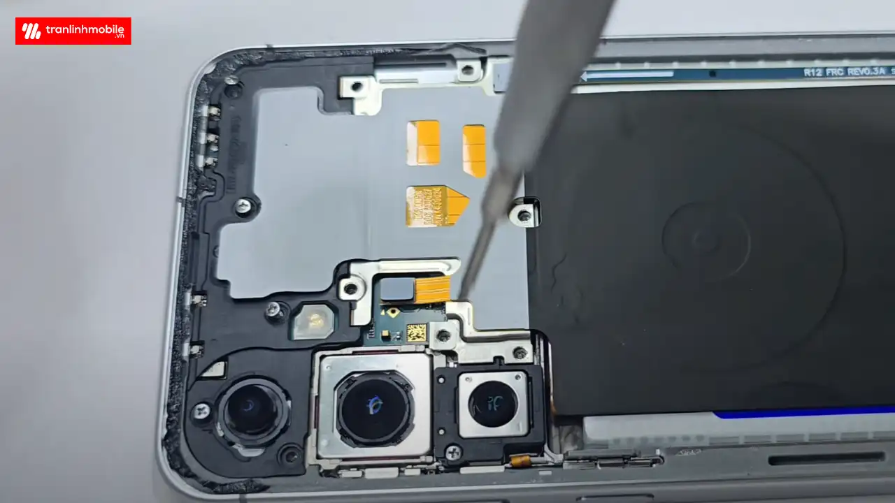 Thay camera sau Samsung Galaxy S24 FE lấy ngay tại trần Linh Mobile