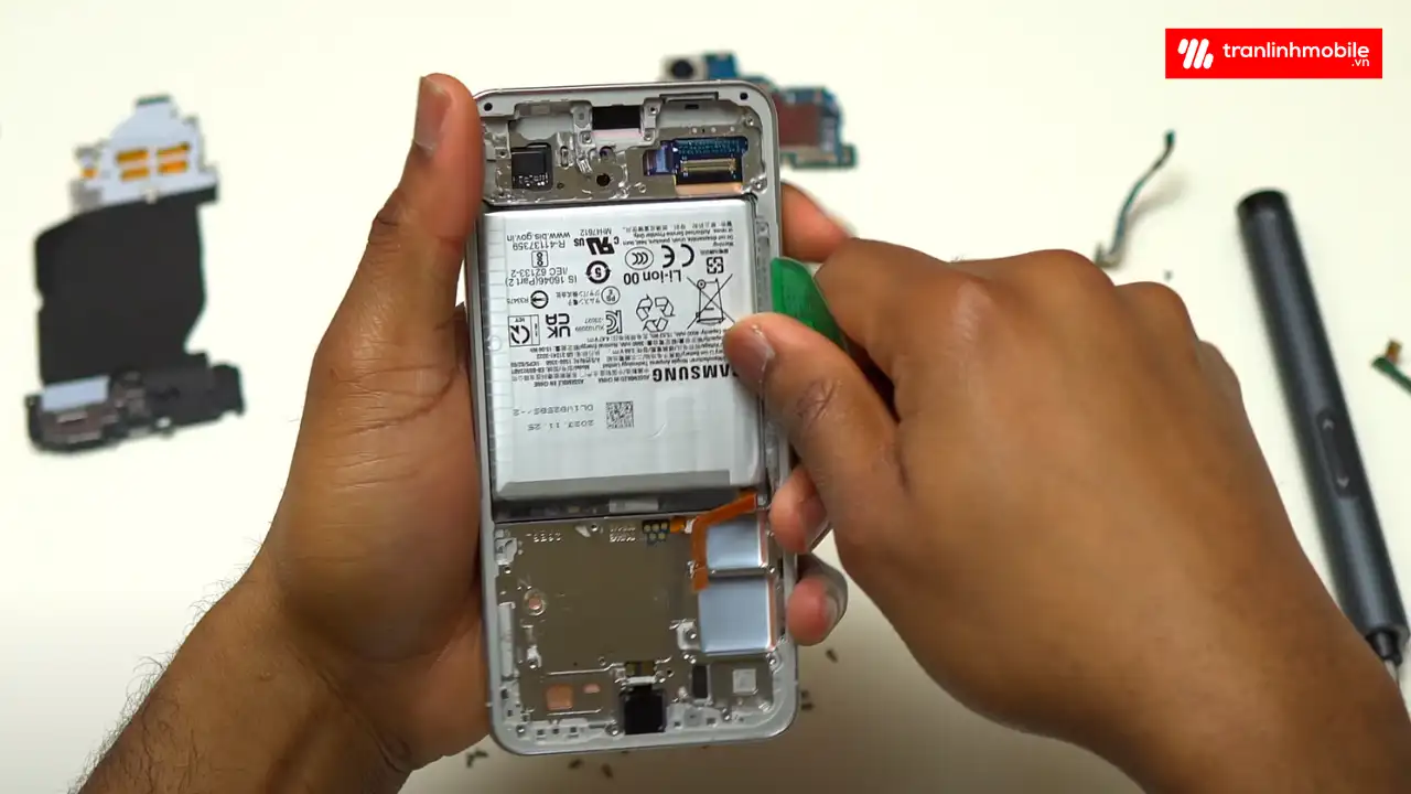 Quy trình thay Pin Samsung Galaxy S24 FE lấy ngay tại Trần Linh Mobile