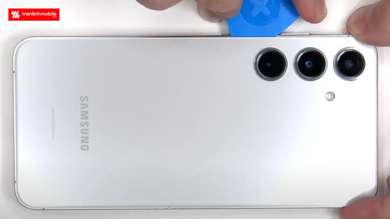Thay kính lưng Samsung Galaxy S24+ lấy ngay taị Trần Linh Mobile