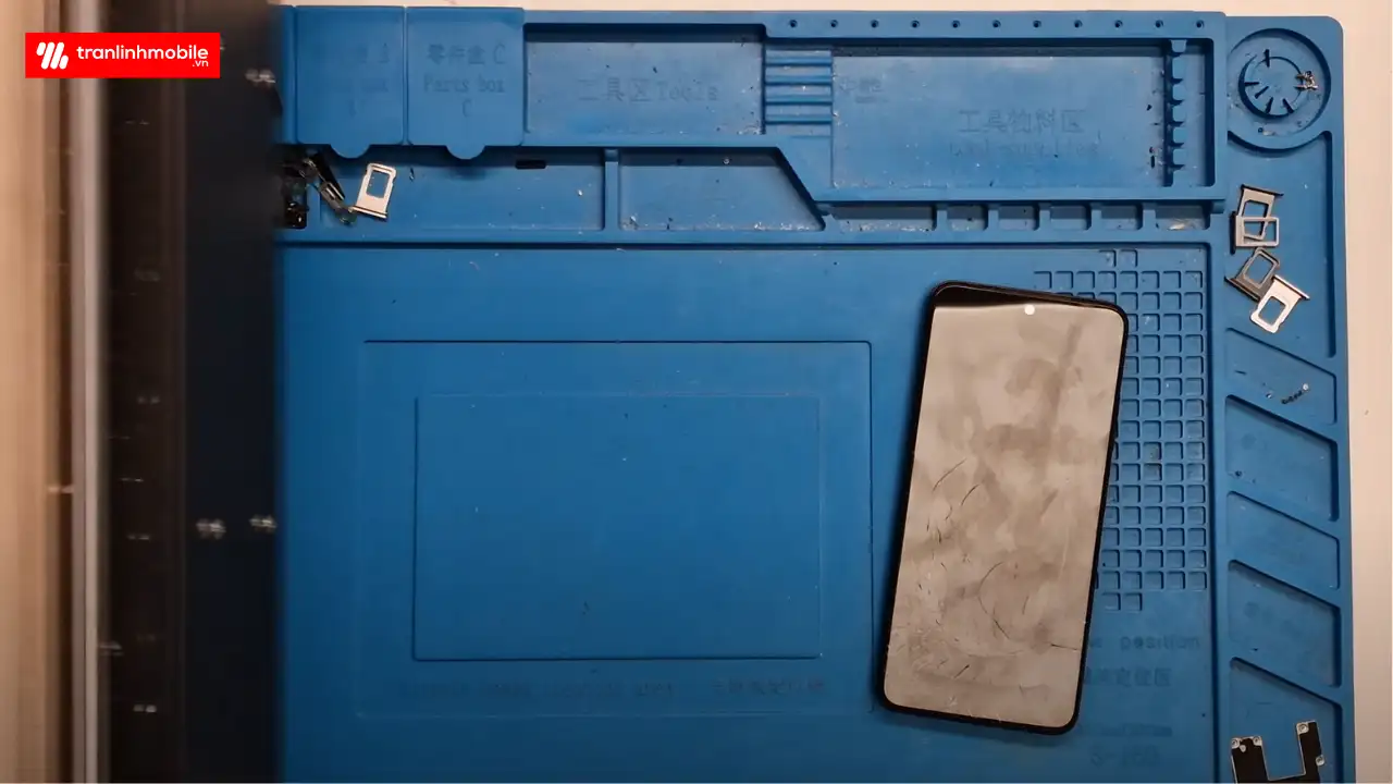 Quy trình thay ép mặt kính Xiaomi Redmi Note 11 lấy ngay tại Trần Linh Mobile