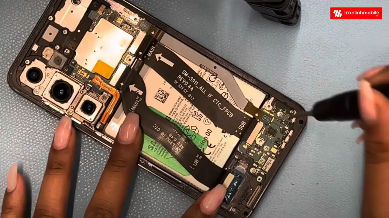 Thay cáp chân sạc Samsung Galaxy S23 chính hãng